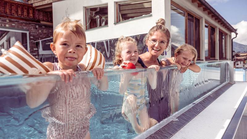 Sonnenterrasse im Alpin Family Resort Seetal