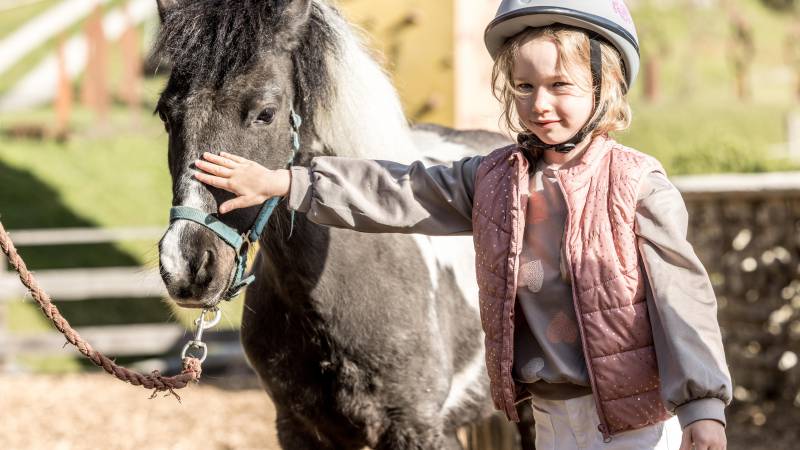 Pony Reiten direkt beim Hotel